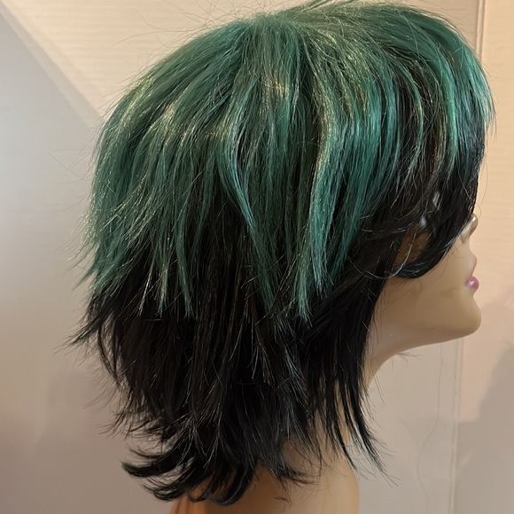 Fabulous Green & Black Pixie Cut Synthetic Wig - Picture 5 of 5